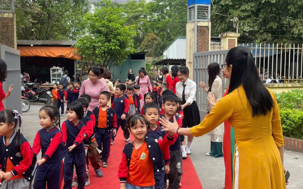 Tin vui: Chính phủ sẽ xếp lại bảng lương của giáo viên mầm non, phổ thông, những ai được hưởng lợi?