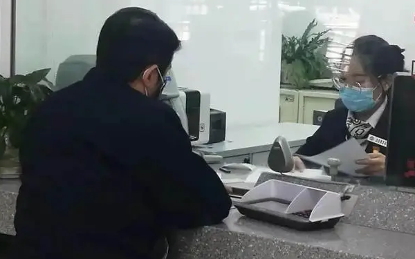 Sáng gửi tiết kiệm 21 tỷ đồng, người đàn ông vừa ăn trưa xong phát hiện tài khoản còn 0 đồng, ngân hàng tuyên bố: "Không liên quan gì đến chúng tôi"