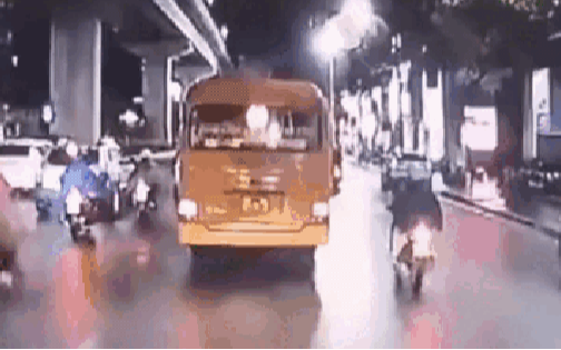 Hà Nội: Cô gái trẻ tử vong thương tâm sau va chạm với xe khách trên đường Trần Phú