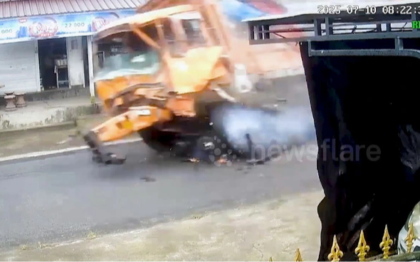 Camera an ninh ghi cảnh xe trộn xi măng mất lái, "nổi điên" trên đường, 4 người thiệt mạng