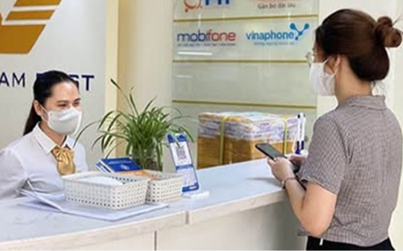 Đã gửi 15 triệu đồng, khách hàng tiếp tục đến bưu điện chuyển khoản thêm 60 triệu đồng: Nhân viên Vietnam Post vừa giao dịch, vừa báo công an