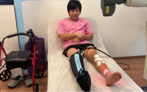 YouTuber "giàu nhất Việt Nam" chi gần 3 tỷ đồng để kéo chân dài thêm 7 cm: Bác sĩ nói gì?