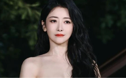 Nữ thần cổ trang bị bạn trai tung ảnh nóng chấn động, nay có cái kết bất ngờ bên “hồng hài nhi” Nữ thần cổ trang bị bạn trai tung ảnh nóng chấn động, nay có cái kết bất ngờ bên “hồng hài nhi”