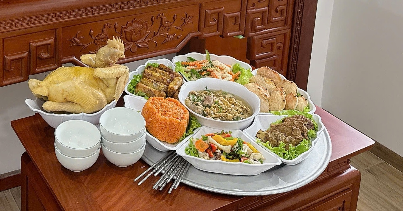 Con dâu đăng ảnh mâm cúng giỗ đầu bố chồng lên mạng, cả gia đình 