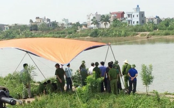 Vụ thi thể người đàn ông nổi trên sông Thái Bình: Manh mối lần ra 2 mẹ con hung thủ Vụ thi thể người đàn ông nổi trên sông Thái Bình: Manh mối lần ra 2 mẹ con hung thủ