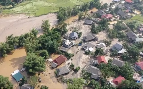 Hơn 100.000 khối cát trôi vào làng, chính quyền xin lập mỏ để bán đấu giá Hơn 100.000 khối cát trôi vào làng, chính quyền xin lập mỏ để bán đấu giá