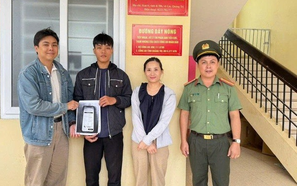 Nam thanh niên bất ngờ nhận được 879 lượt chuyển tiền với nội dung thưởng năng suất Nam thanh niên bất ngờ nhận được 879 lượt chuyển tiền với nội dung thưởng năng suất