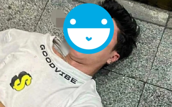 Nam DJ bị hành hung tập thể ở Huế, người qua lại đông đúc nhưng không ai can ngăn Nam DJ bị hành hung tập thể ở Huế, người qua lại đông đúc nhưng không ai can ngăn