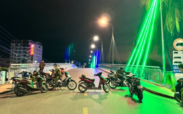 Hoàn cảnh đáng thương của 2 anh em ruột bị chém gục trên cầu Dục Thanh, nghi phạm đã ra đầu thú Hoàn cảnh đáng thương của 2 anh em ruột bị chém gục trên cầu Dục Thanh, nghi phạm đã ra đầu thú