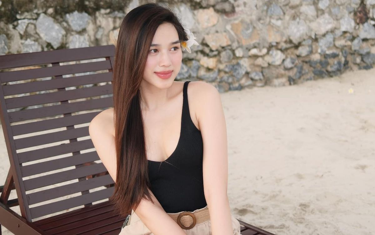 Đỗ Thị Hà sở hữu đôi chân 1m11 diện váy ngắn gợi cảm, dân tình phát sốt vì một chi tiết đặc biệt Đỗ Thị Hà sở hữu đôi chân 1m11 diện váy ngắn gợi cảm, dân tình phát sốt vì một chi tiết đặc biệt