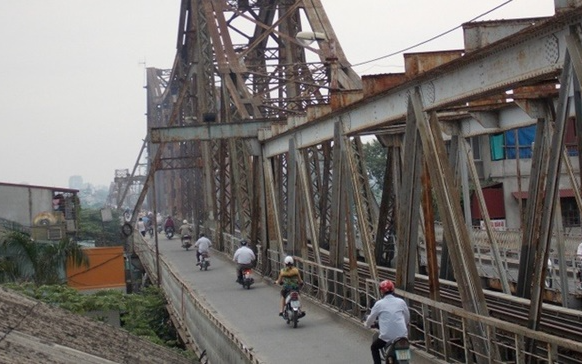 Cấm xe trên cầu Long Biên từ ngày 1/11 Cấm xe trên cầu Long Biên từ ngày 1/11