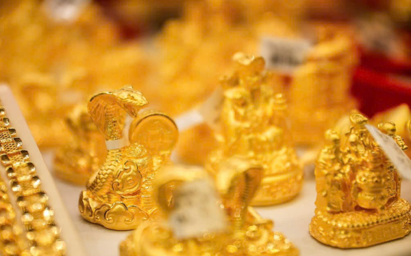 Fed ám chỉ không tiếp tục hạ lãi suất, giá vàng thế giới biến động gây sốc Fed ám chỉ không tiếp tục hạ lãi suất, giá vàng thế giới biến động gây sốc