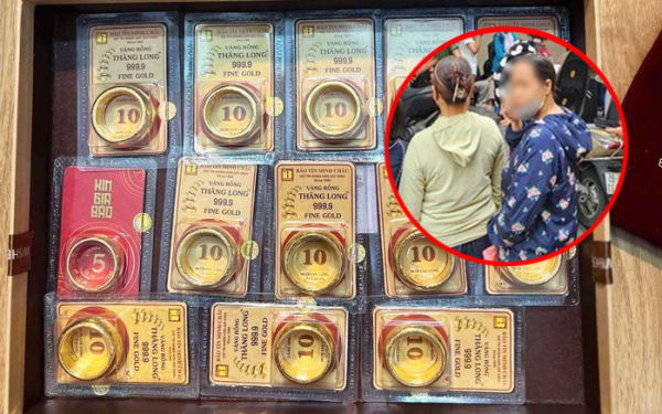Người phụ nữ ở Hà Nội mang 120 chỉ vàng đi bán đúng ngày giá “tuột dốc”, tiết lộ giá mua vào mà choáng Người phụ nữ ở Hà Nội mang 120 chỉ vàng đi bán đúng ngày giá “tuột dốc”, tiết lộ giá mua vào mà choáng
