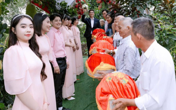 Tiết lộ thú vị về dàn bô lão bê tráp gây ‘sốt’ mạng ở Đồng Tháp Tiết lộ thú vị về dàn bô lão bê tráp gây ‘sốt’ mạng ở Đồng Tháp