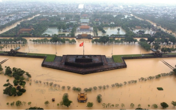 Miền Trung dự báo tiếp tục mưa lớn tới 700 mm, diễn biến phức tạp Miền Trung dự báo tiếp tục mưa lớn tới 700 mm, diễn biến phức tạp