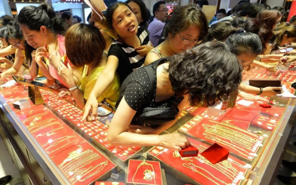 Chi 530 triệu đồng mua vàng, 5 năm sau bán lại cho chính cửa hàng cũ nhưng bị từ chối: "Đây là vàng giả" Chi 530 triệu đồng mua vàng, 5 năm sau bán lại cho chính cửa hàng cũ nhưng bị từ chối: "Đây là vàng giả"