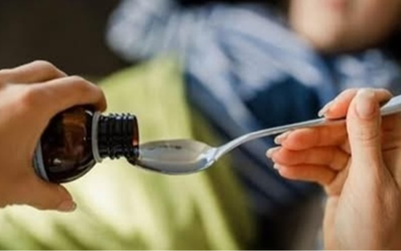 Bé gái 5 tháng tuổi tử vong sau khi uống siro ho tại Ấn Độ, cửa hàng bị niêm phong để điều tra