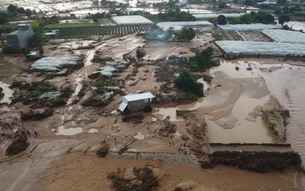 Hiện trường vỡ hồ nước trên núi ở Lâm Đồng