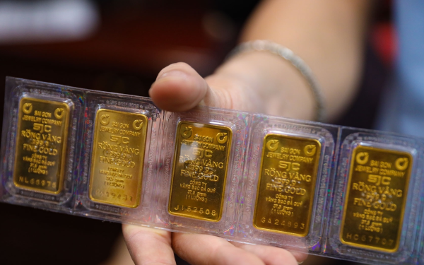 Giá vàng hôm nay 2/11/2025: Giảm gần 4 triệu đồng/lượng, ‘lướt sóng’ lỗ nặng