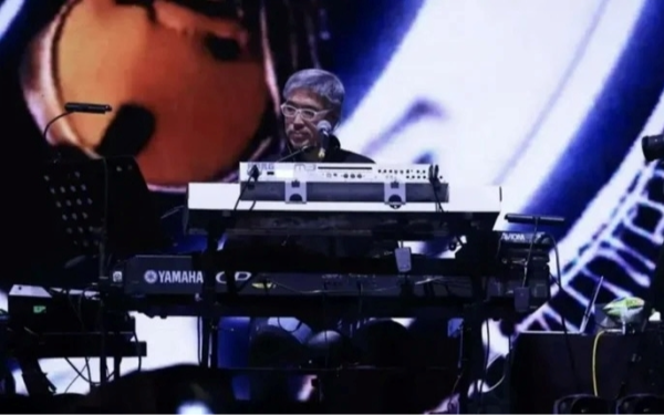 Nam nhạc sĩ nổi tiếng đột ngột qua đời khi chạy bộ, nhiều nghệ sĩ bàng hoàng chia buồn