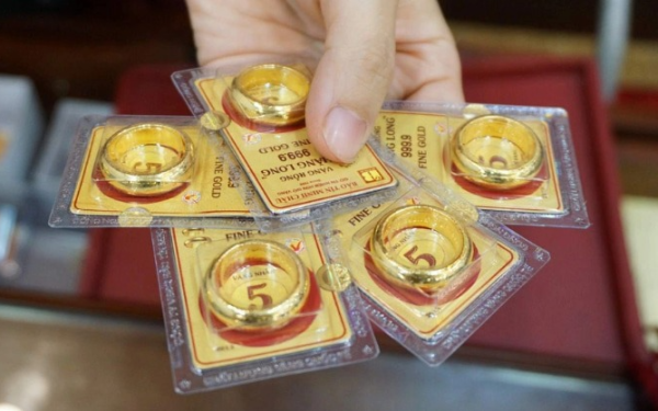 SJC giảm mạnh doanh số bán vàng