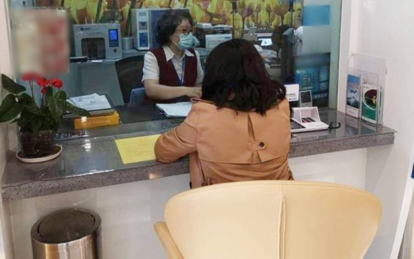 Người phụ nữ bị nợ xấu 2,1 tỷ đồng dù chưa từng vay tiền, ngân hàng khẳng định: “Chị phải trả số tiền này”