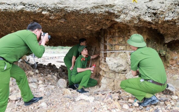 Trụ cầu sông Lô trơ lõi thép: Công an Phú Thọ vào cuộc