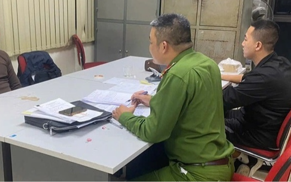 Nguyễn Huy Khánh ra đầu thú