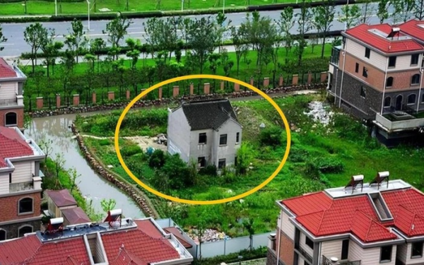 Mua nhà của họ hàng, ở 6 năm đến lúc di dời được đền bù gần 3 tỷ đồng, tôi bị bắt chia tiền