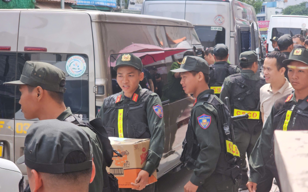 Công an thu giữ nhiều thùng tài liệu từ toà nhà thẩm mỹ viện Mailisa TP.HCM