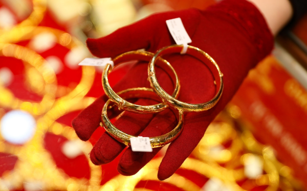 Giá vàng hôm nay 15/11/2025 giảm mạnh, vàng SJC bốc hơi cả triệu đồng