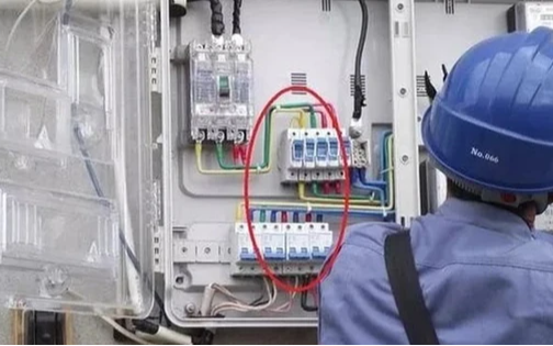 Nhà 2 người nhưng nhận hoá đơn điện hơn 148 triệu đồng/tháng, gọi thợ đến kiểm tra công tơ thì được thông báo: “Có dấu hiệu bị can thiệp”