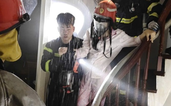 Cháy nhà cao tầng ở Yên Hoà (Hà Nội), 