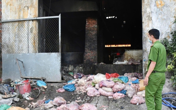 Kinh hãi cơ sở chế biến mỡ bẩn 