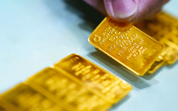 Giá vàng cuối tuần giảm sốc hơn 4 triệu đồng, nguy cơ điều chỉnh vẫn hiện hữu