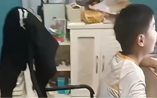 Mẹ than vãn con trai cả ngày toàn làm những thứ vớ vẩn, nhưng nhìn chi tiết này, cư dân mạng liền chỉ ra: Cậu bé là nhân tài!