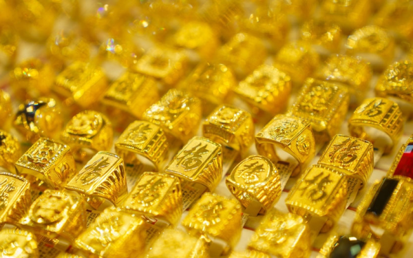 Giá vàng hôm nay 20/11/2025: Vàng thế giới vọt tăng, SJC và nhẫn trơn nóng dần