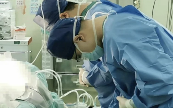 Bé 5 tuổi trút hơi thở cuối cùng vì ung thư giai đoạn cuối: Bác sĩ khẩn thiết KÊU GỌI bố mẹ không cho con ăn 5 thứ này nữa