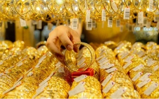 Đeo thử vòng vàng 10 giây, khách hàng bị cửa hàng yêu cầu bồi thường 4 triệu đồng: "chúng tôi chưa đồng ý cho chị thử"