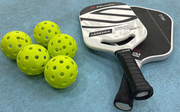 Một địa phương xem xét cấm pickleball