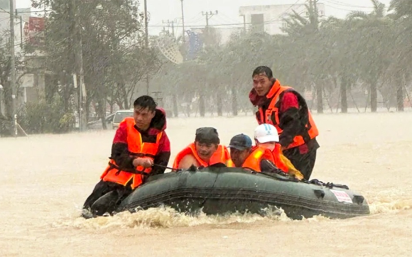 Tin mưa lớn trên 250mm ở miền Trung và dự báo thời tiết 10 ngày tới