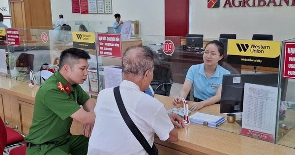 Có 3 sổ tiết kiệm, cụ ông 79 tuổi chỉ rút 1 quyển để chuyển khoản 200 triệu đồng: Nhân viên Agribank nhận giao dịch, rồi báo công an