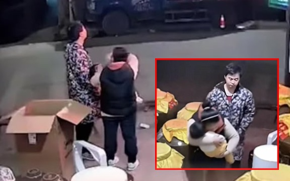 Clip em bé qua đời trên tay mẹ khi xem pháo hoa khiến hàng triệu người xúc động