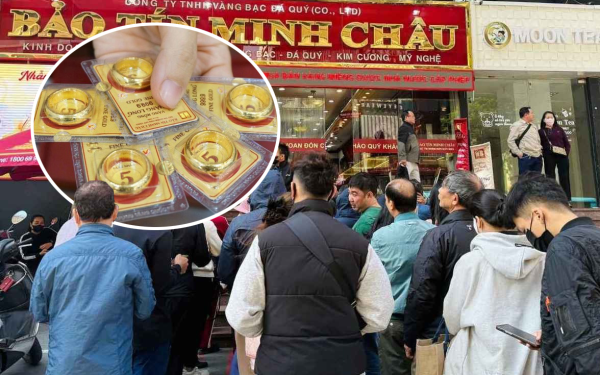 Giá vàng nhẫn tăng mạnh, cửa hàng tấp nập người chờ mua