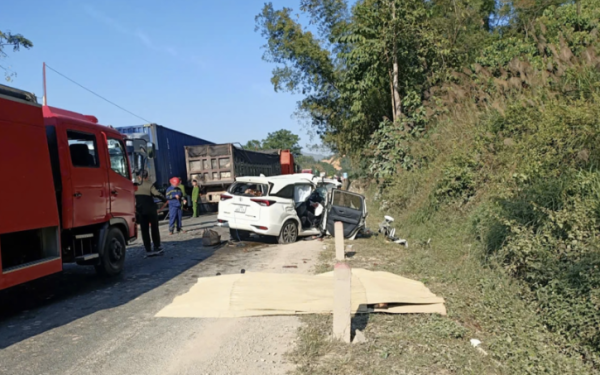 Clip 21 giây về khoảnh khắc ô tô 7 chỗ đâm xe tải, 4 người chết ở Lạng Sơn: Chi tiết đau lòng nhất liên quan hai vợ chồng