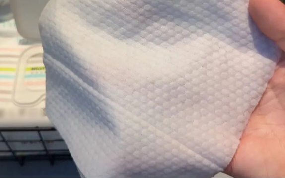 Phát hiện hóa chất độc hại trong 21 mẫu khăn lau mặt bán chạy nhất các sàn thương mại điện tử