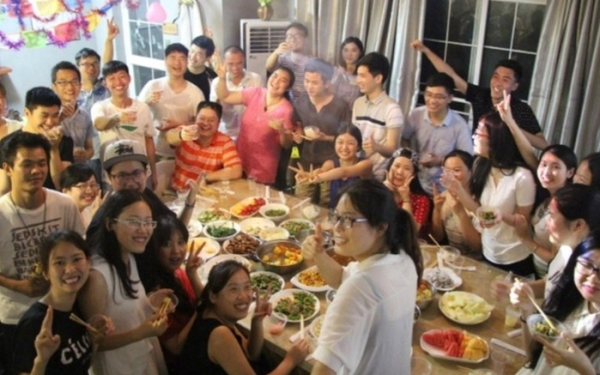 Họp lớp hết 26 triệu Đồng, bạn học giàu nói 25 người chia đều để thanh toán, cả lớp phẫn nộ