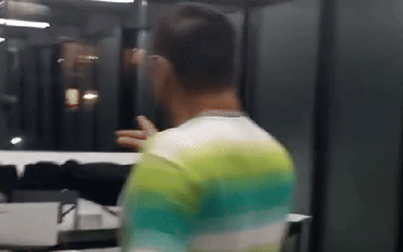 Diễn viên nổi tiếng đột ngột qua đời vì trượt chân ngã lúc sửa nhà, giới giải trí bàng hoàng chia buồn