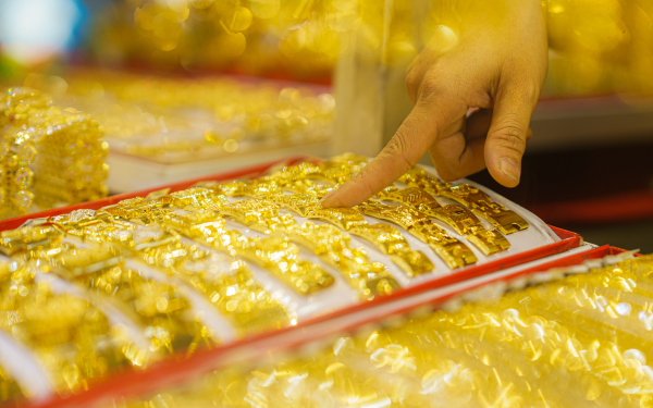 Giá vàng hôm nay 3/12/2025: SJC lên đỉnh lịch sử, xuất hiện áp lực kép