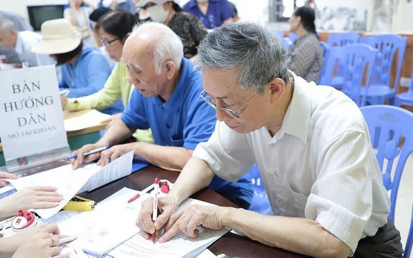 Tuổi nghỉ hưu tăng, điều kiện hưởng lương hưu thay đổi từ 2026